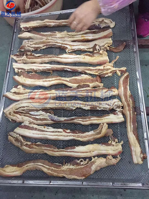 四川臘肉烘干機客戶現(xiàn)場