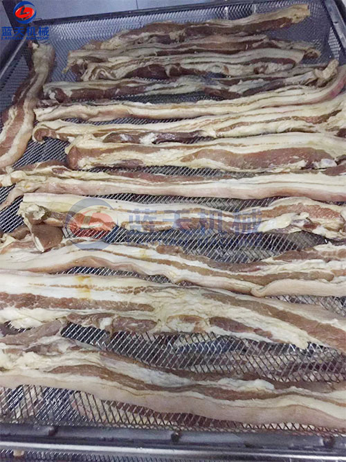 四川臘肉烘干機客戶現(xiàn)場